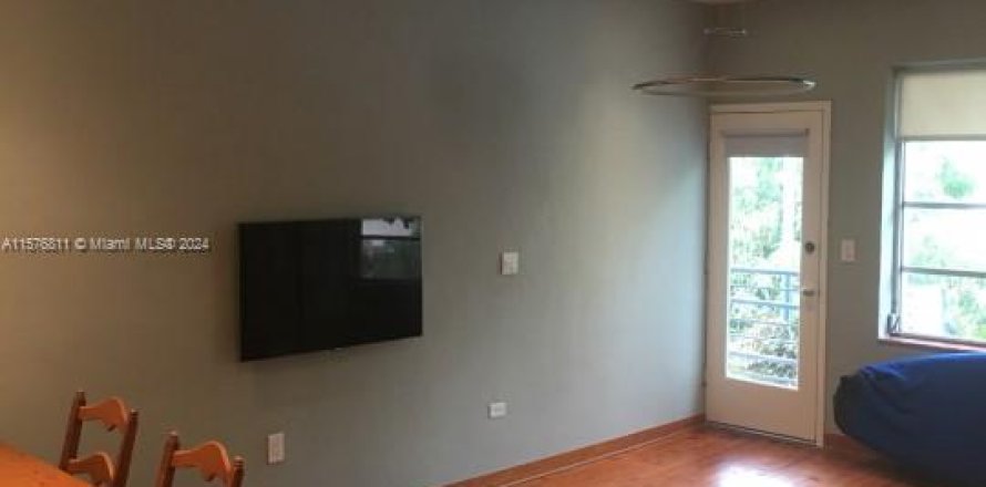 Кондоминиум с 1 спальней в Майами-Бич, Флорида № 1984887