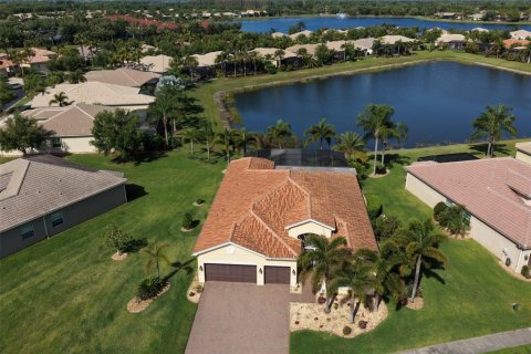 House in Wimauma, Florida 4 bedrooms, 249.81 sq.m. № 2101975
