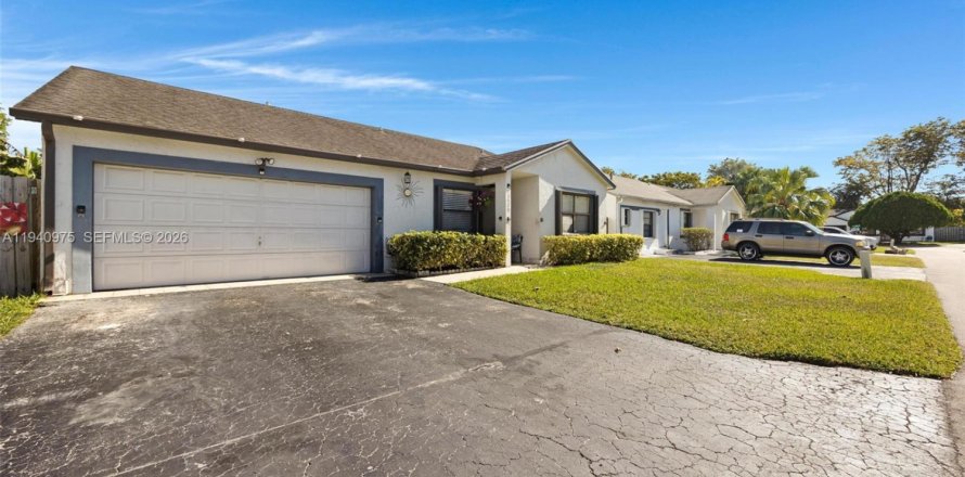 Дом в Майами, Флорида 4 спальни, 131.36м2 № 1998075