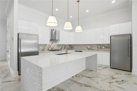 Villa ou maison à vendre à Kissimmee, Floride: 9 chambres, 478.82 m2 № 2149808 - photo 3