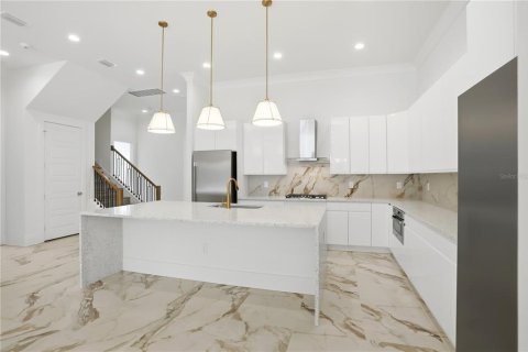 Villa ou maison à vendre à Kissimmee, Floride: 9 chambres, 478.82 m2 № 2149808 - photo 4