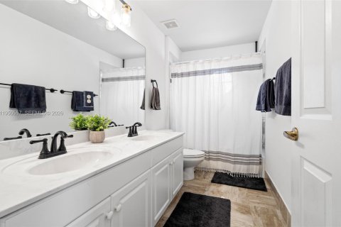 Casa en venta en Coral Springs, Florida, 5 dormitorios, 291.06 m2 № 2009175 - foto 28