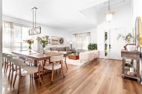 Casa en venta en Coral Springs, Florida, 5 dormitorios, 291.06 m2 № 2009175 - foto 7