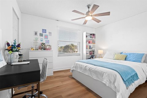 Casa en venta en Coral Springs, Florida, 5 dormitorios, 291.06 m2 № 2009175 - foto 29