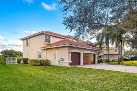 Casa en venta en Coral Springs, Florida, 5 dormitorios, 291.06 m2 № 2009175 - foto 2