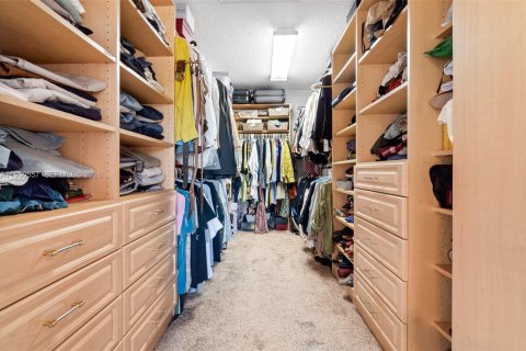 Casa en venta en Coral Springs, Florida, 5 dormitorios, 291.06 m2 № 2009175 - foto 22