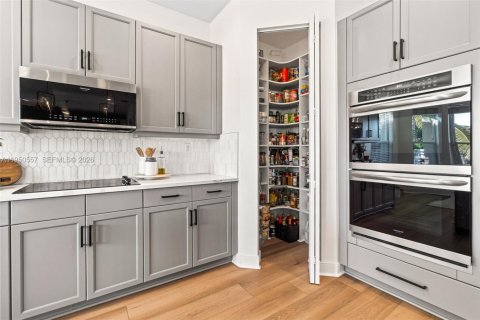 Casa en venta en Coral Springs, Florida, 5 dormitorios, 291.06 m2 № 2009175 - foto 10