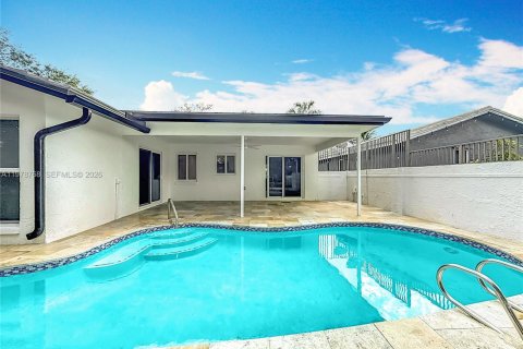 Снять в аренду виллу или дом в Корал-Спрингс, Флорида 3 спальни, 127.83м2, № 2050123 - фото 10