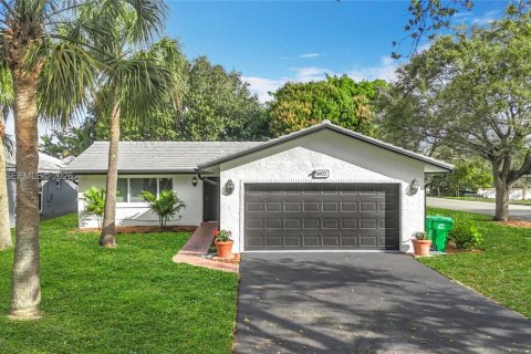 Дом в Корал-Спрингс, Флорида 3 спальни, 127.83м2 № 2050123