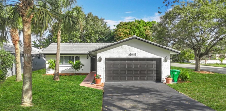 Дом в Корал-Спрингс, Флорида 3 спальни, 127.83м2 № 2050123