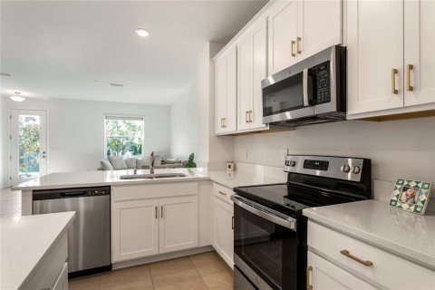Townhouse in Sarasota, Florida 3 bedrooms, 164.99 sq.m. № 2396562 - photo 6