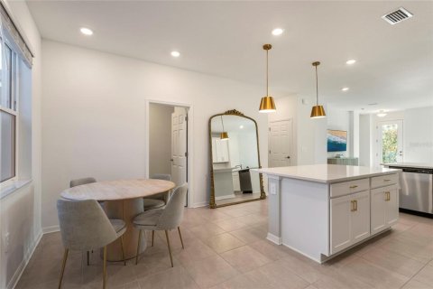 Townhouse in Sarasota, Florida 3 bedrooms, 164.99 sq.m. № 2396562 - photo 10