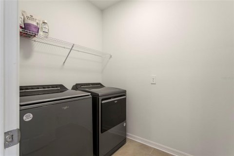 Townhouse in Sarasota, Florida 3 bedrooms, 164.99 sq.m. № 2396562 - photo 13