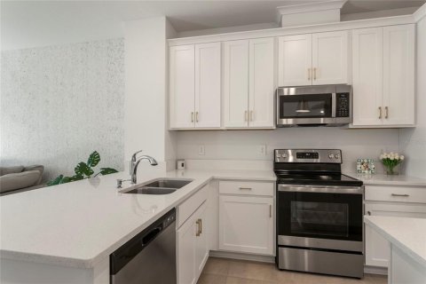Townhouse in Sarasota, Florida 3 bedrooms, 164.99 sq.m. № 2396562 - photo 7
