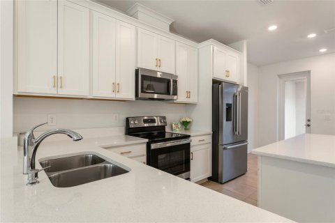 Townhouse in Sarasota, Florida 3 bedrooms, 164.99 sq.m. № 2396562 - photo 5