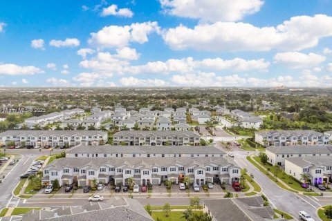 Снять в аренду таунхаус в Хомстед, Флорида 3 спальни, 157.47м2, № 1927799 - фото 21