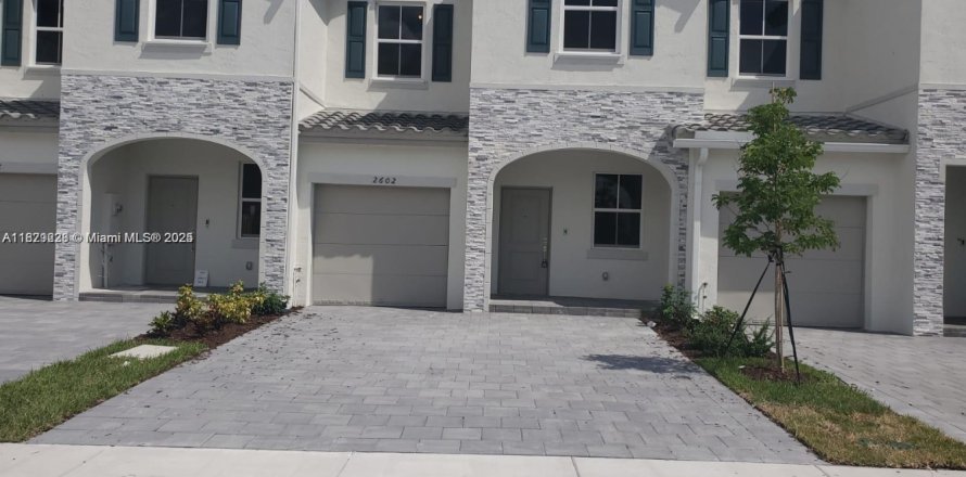 Таунхаус в Хомстед, Флорида 3 спальни, 157.47м2 № 1927799