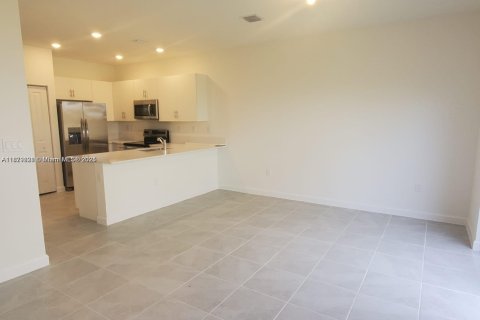 Снять в аренду таунхаус в Хомстед, Флорида 3 спальни, 157.47м2, № 1927799 - фото 6