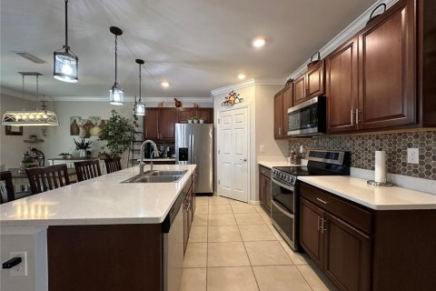 House in Cape Coral, Florida 4 bedrooms, 169.83 sq.m. № 2137220 - photo 10