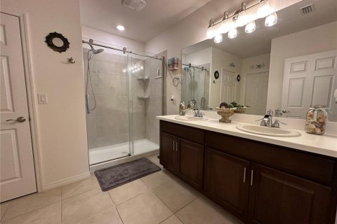 House in Cape Coral, Florida 4 bedrooms, 169.83 sq.m. № 2137220 - photo 25