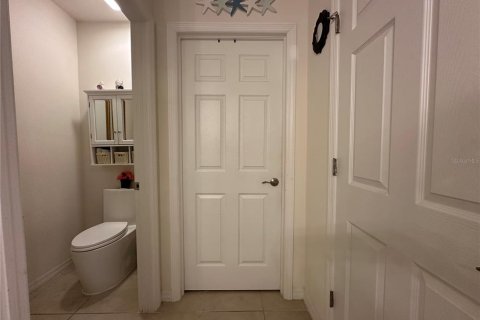 House in Cape Coral, Florida 4 bedrooms, 169.83 sq.m. № 2137220 - photo 26