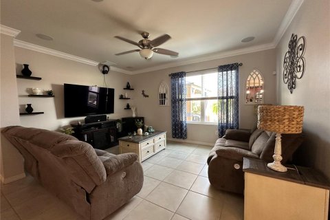 House in Cape Coral, Florida 4 bedrooms, 169.83 sq.m. № 2137220 - photo 17