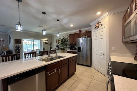 House in Cape Coral, Florida 4 bedrooms, 169.83 sq.m. № 2137220 - photo 11