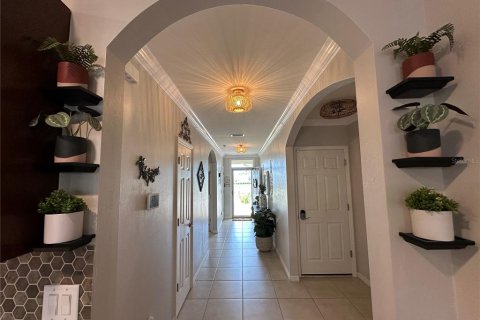 House in Cape Coral, Florida 4 bedrooms, 169.83 sq.m. № 2137220 - photo 8