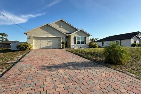 House in Cape Coral, Florida 4 bedrooms, 169.83 sq.m. № 2137220