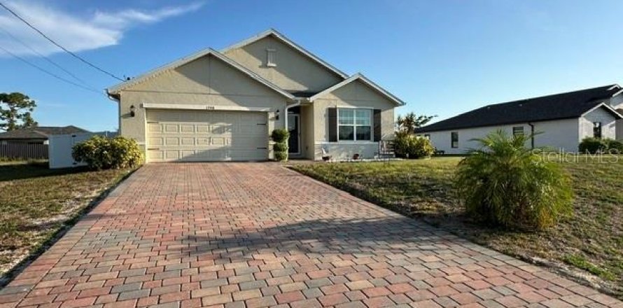 House in Cape Coral, Florida 4 bedrooms, 169.83 sq.m. № 2137220