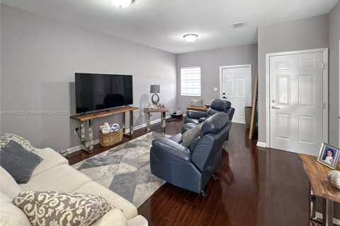Townhouse in Cutler Bay, Florida 3 bedrooms, 135.92 sq.m. № 1874850 - photo 2