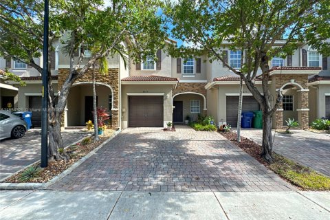 Townhouse in Cutler Bay, Florida 3 bedrooms, 135.92 sq.m. № 1874850 - photo 1