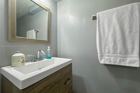 Townhouse in Cutler Bay, Florida 3 bedrooms, 135.92 sq.m. № 1874850 - photo 3