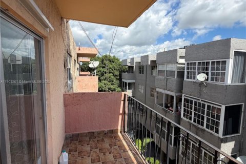 Condominio en venta en Hialeah, Florida, 2 dormitorios, 86.4 m2 № 1954584 - foto 2