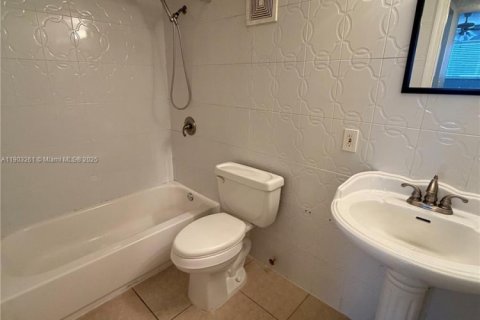 Condominio en venta en Hialeah, Florida, 2 dormitorios, 86.4 m2 № 1954584 - foto 13