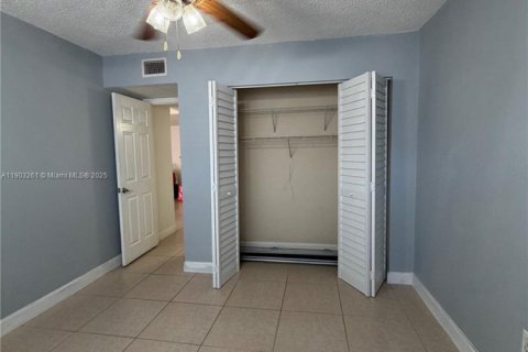 Condominio en venta en Hialeah, Florida, 2 dormitorios, 86.4 m2 № 1954584 - foto 6