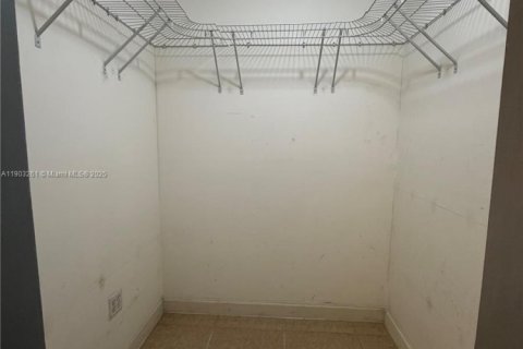 Condominio en venta en Hialeah, Florida, 2 dormitorios, 86.4 m2 № 1954584 - foto 12