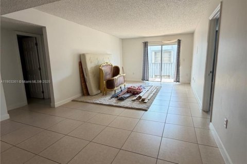 Condominio en venta en Hialeah, Florida, 2 dormitorios, 86.4 m2 № 1954584 - foto 3