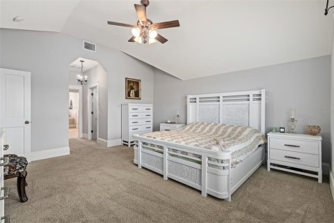 House in Daytona Beach, Florida 5 bedrooms, 306.58 sq.m. № 2238350 - photo 17