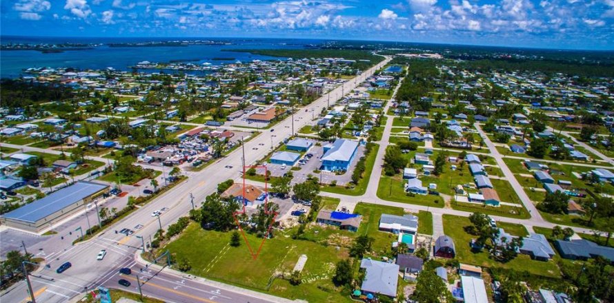 Commercial property in Englewood, Florida № 2224261