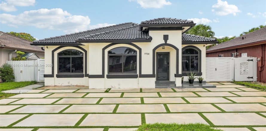 House in Hialeah, Florida 3 bedrooms, 147.9 sq.m. № 1809419