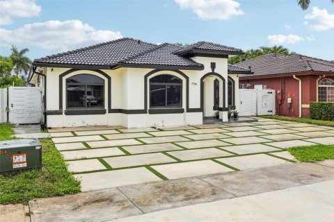 House in Hialeah, Florida 3 bedrooms, 147.9 sq.m. № 1809419 - photo 3