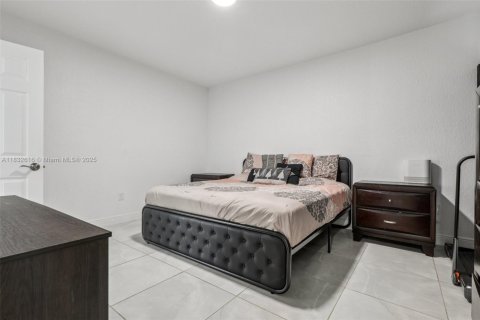 House in Hialeah, Florida 3 bedrooms, 147.9 sq.m. № 1809419 - photo 20