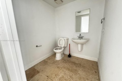 Condo in Miami, Florida, 2 bedrooms  № 1880116 - photo 24