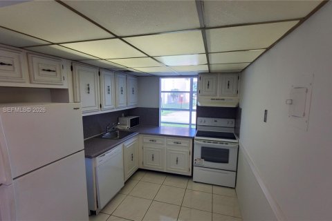 Copropriété à louer à Hallandale Beach, Floride: 2 chambres, 94.76 m2 № 2153905 - photo 6