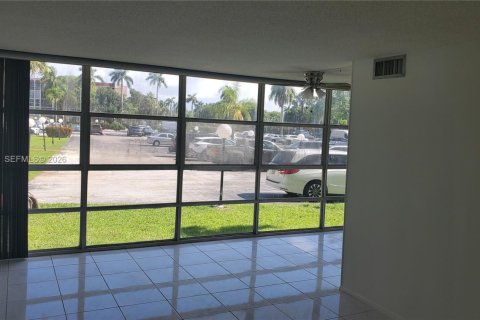 Copropriété à louer à Hallandale Beach, Floride: 2 chambres, 94.76 m2 № 2153905 - photo 7
