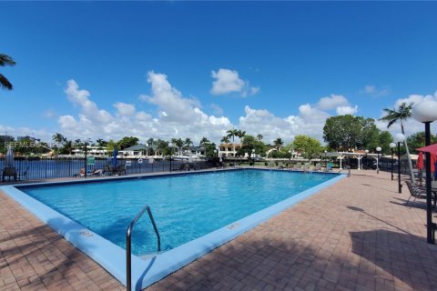 Condo à Hallandale Beach, Floride, 2 chambres № 2153905