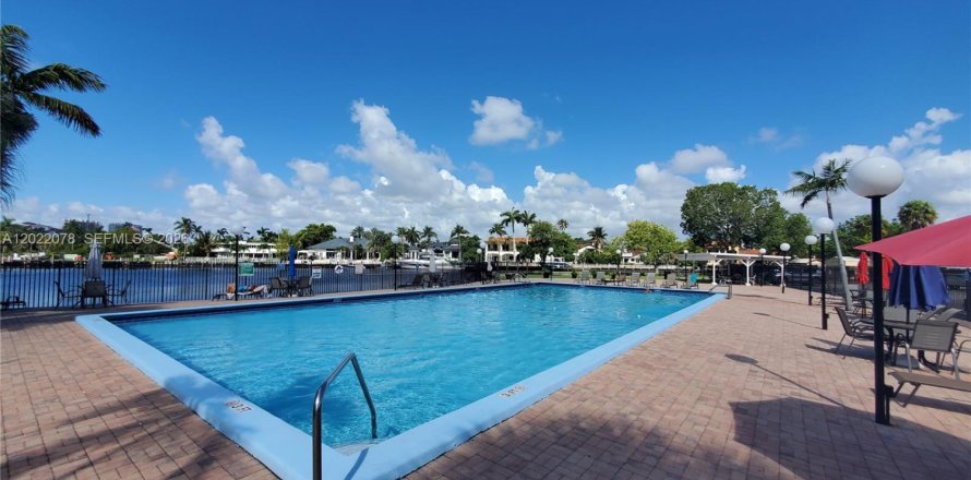 Condo à Hallandale Beach, Floride, 2 chambres № 2153905