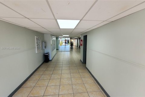 Copropriété à louer à Hallandale Beach, Floride: 2 chambres, 94.76 m2 № 2153905 - photo 11