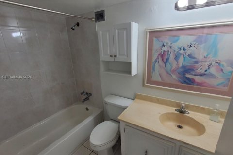 Copropriété à louer à Hallandale Beach, Floride: 2 chambres, 94.76 m2 № 2153905 - photo 12